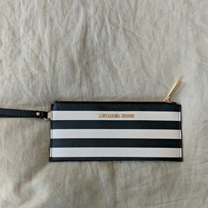 EUC Michael Kors clutch
